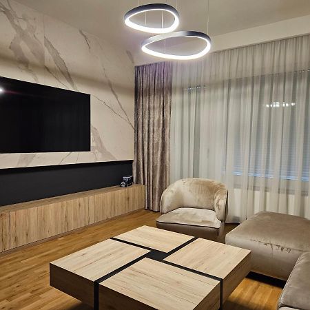 Adav Luxus Apartment Visoko Bagian luar foto