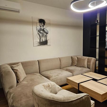 Adav Luxus Apartment Visoko Bagian luar foto