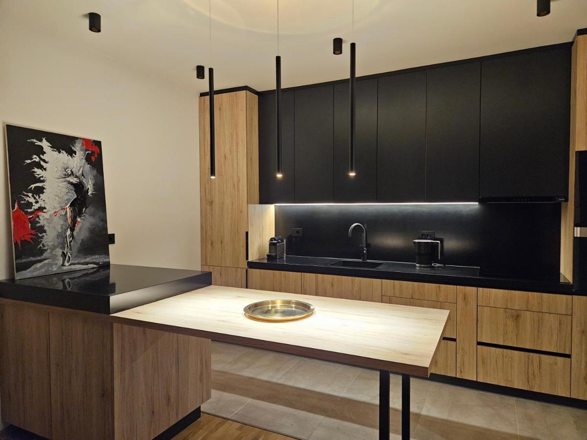 Adav Luxus Apartment Visoko Bagian luar foto