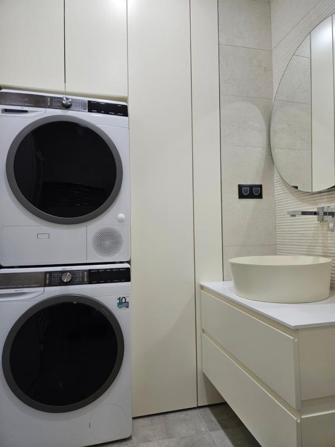 Adav Luxus Apartment Visoko Bagian luar foto