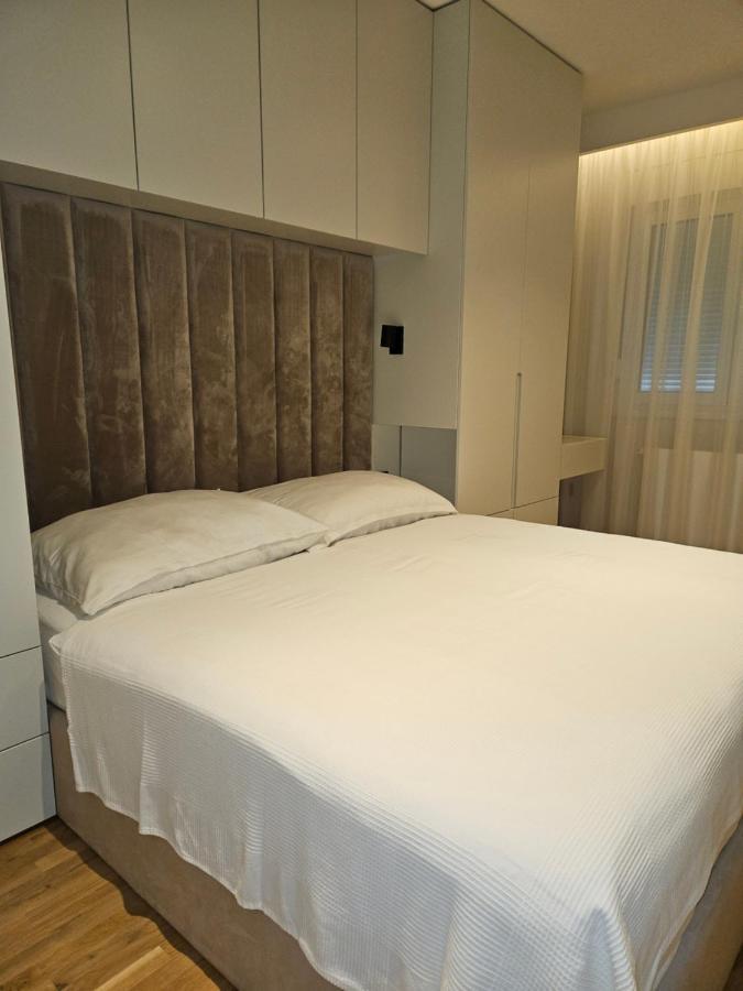 Adav Luxus Apartment Visoko Bagian luar foto