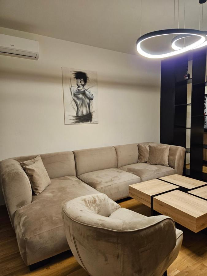 Adav Luxus Apartment Visoko Bagian luar foto