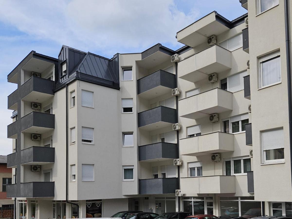 Adav Luxus Apartment Visoko Bagian luar foto
