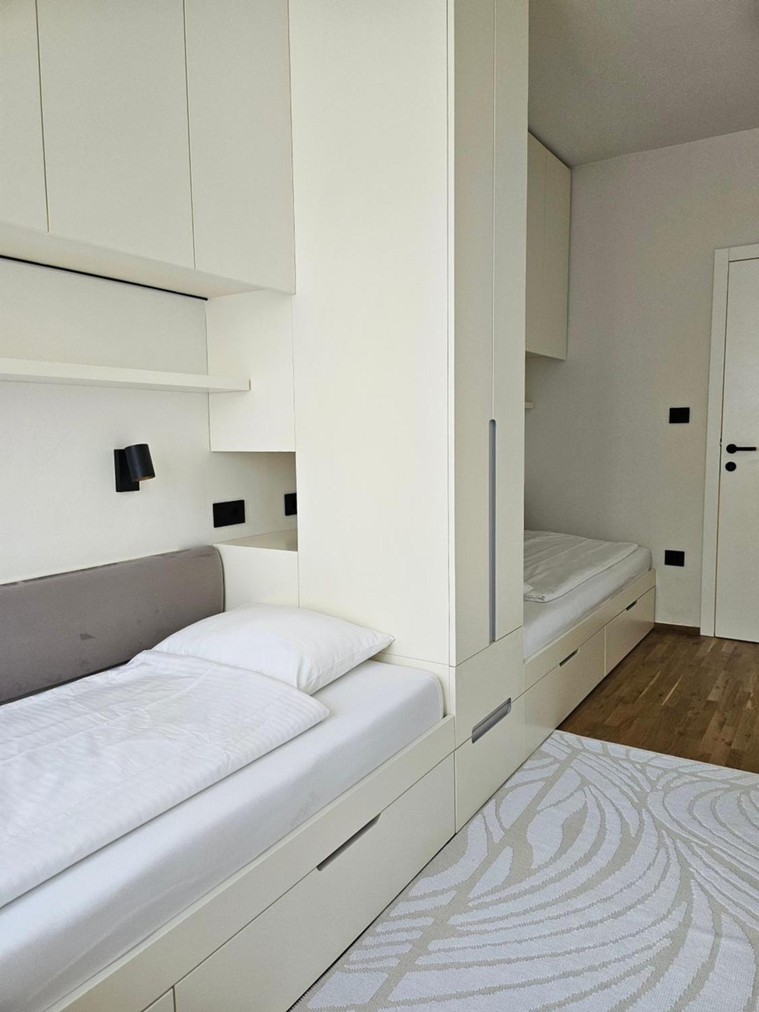 Adav Luxus Apartment Visoko Bagian luar foto